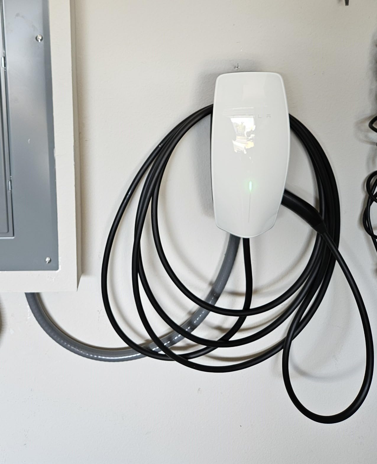 Tesla Universal Wall Connector - Home Electric Vehicle (EV) Charger with Dual Plug Type (NACS + J1772) - Compatible with All North American EVs - Level 2 - up to 48A - Energy Star Partner customer photo 2