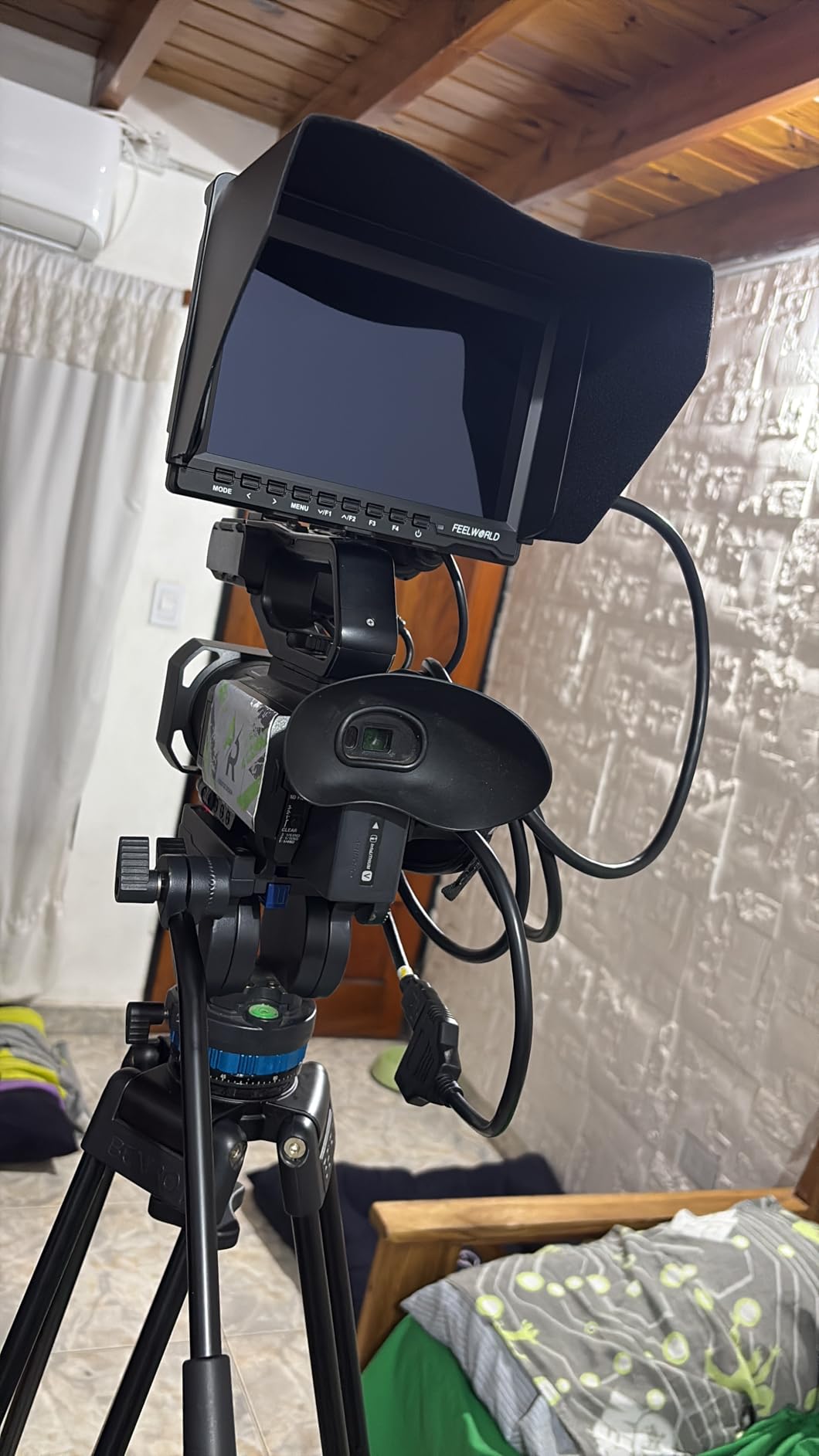 FEELWORLD FW759 7 Inch DSLR Camera Field Monitor with F550 2200mAh Battery and Bag HD Video Assist Slim IPS 1280x800 4K HDMI 1080p customer photo 1