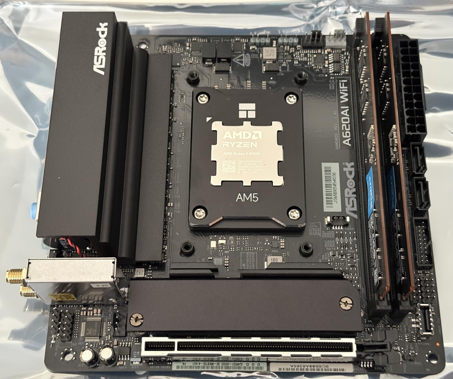 AMD Ryzen 5 8500G 6-Core, 12-Thread Desktop Processor with Radeon 740M Graphics customer photo 2