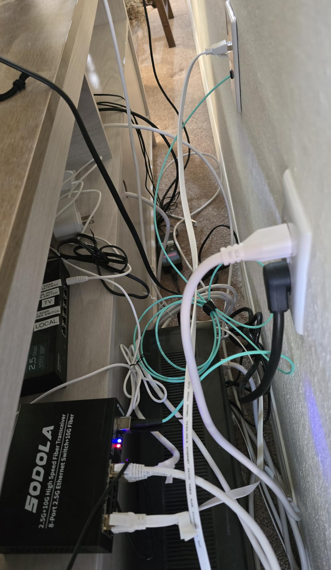 SODOLA 24 Port 2.5G Smart Web Managed Switch, 24 x 2.5G Base-T Ports, 2 x 10G SFP+, Link Aggregation/QoS/VLAN/IGMP, 1U Mounted Multi-Gigabit Network Switch customer photo 1