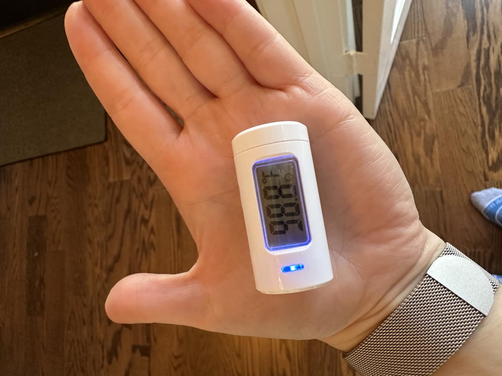 Munchkin Forehead Baby Thermometer for Newborns, Kids and Adults, No Touch, Infrared, Fast 1 Second Digital Reading, Travel Case, White customer photo 1