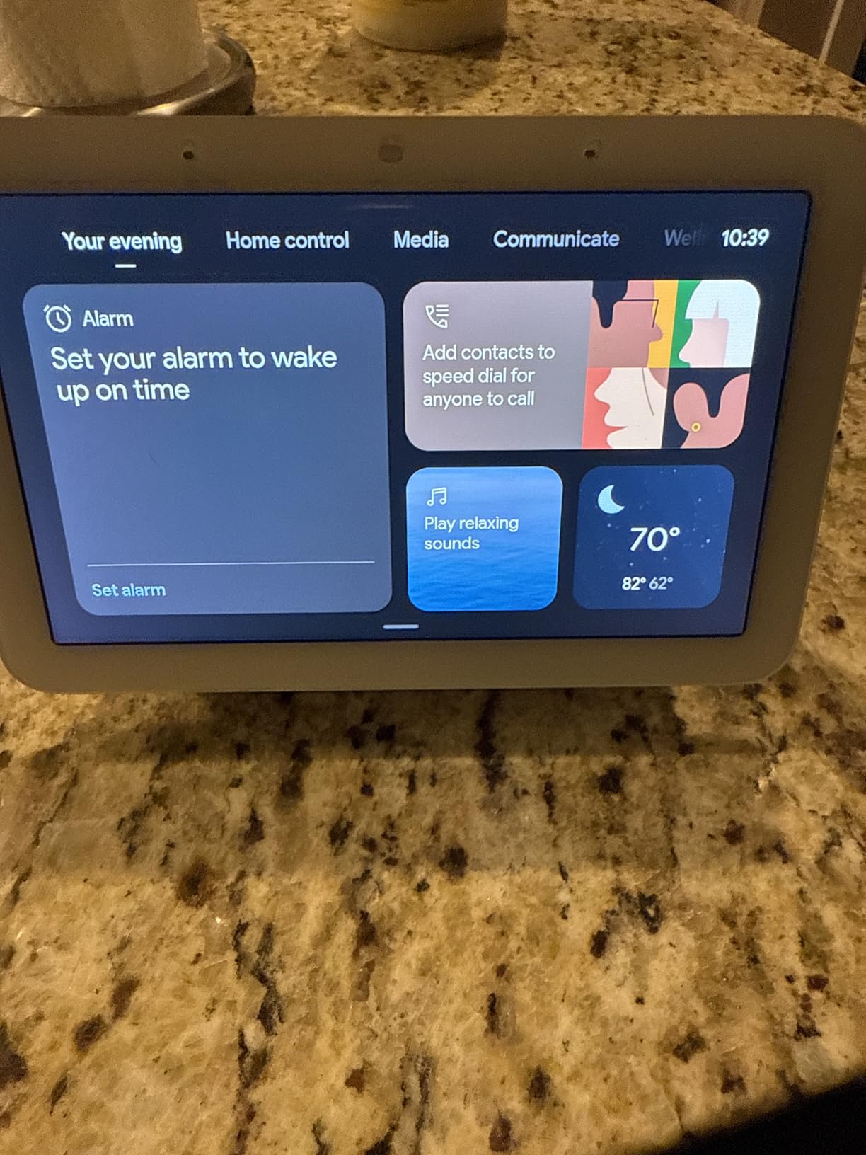 Google Smart Display 7 inch Touchscreen HD Display and Speaker with WiFi Streaming Wireless Video and Audio (2nd Gen) Taiwan Model GUIK2-TW customer photo 2