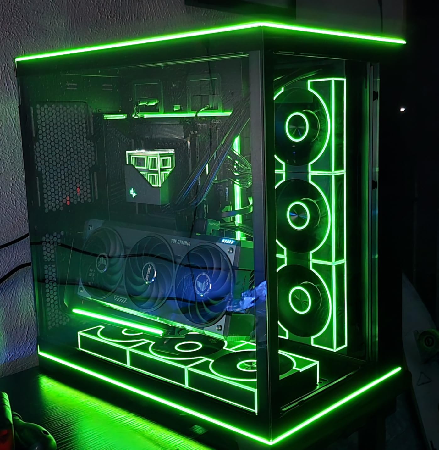 Lian Li O11D EVO RGB E-ATX Gaming Dual Chamber case - ARGB Lighting Strips - Up to 420mm Radiator - Cable Management - Front and Side Tempered Glass Panels - Reversible Chassis (O11DERGBX.US) customer photo 1