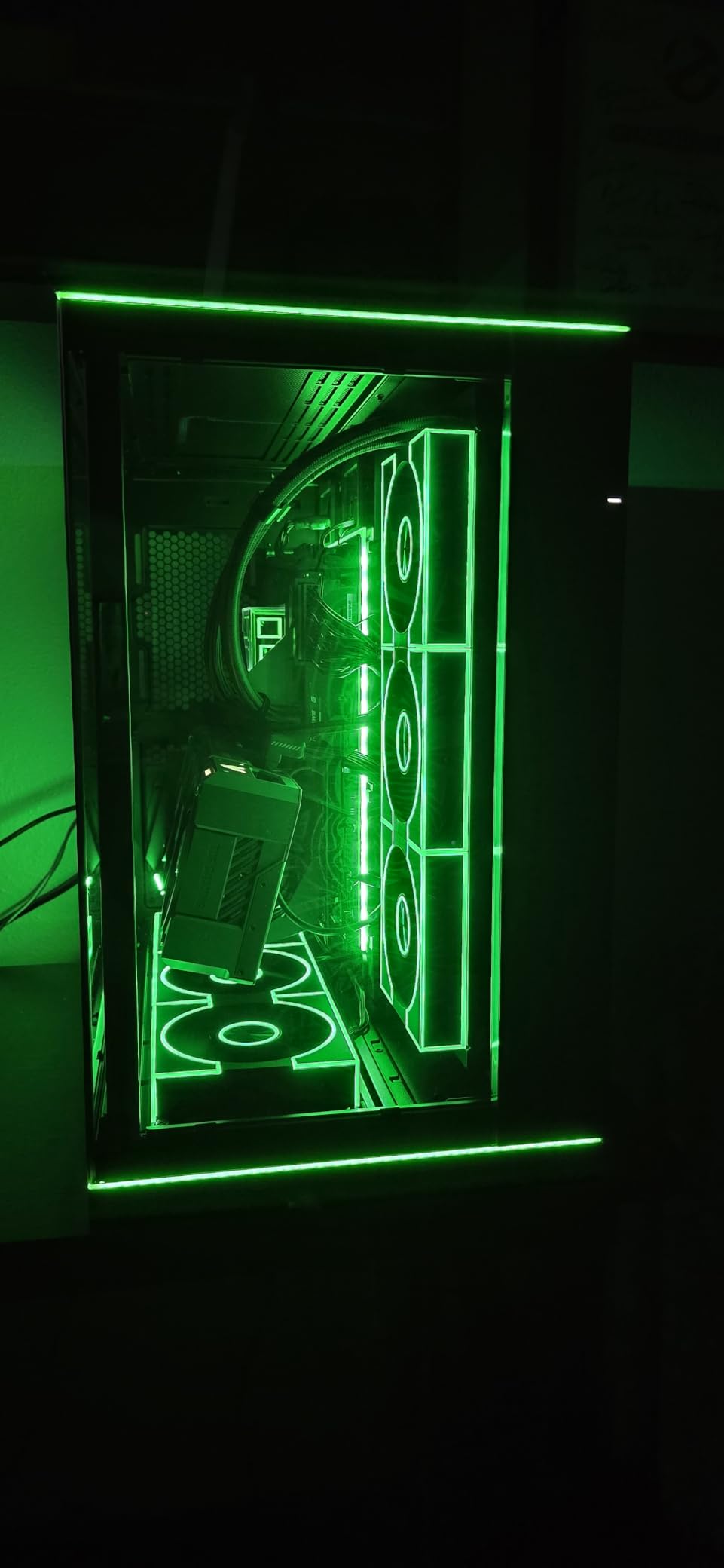 Lian Li O11D EVO RGB E-ATX Gaming Dual Chamber case - ARGB Lighting Strips - Up to 420mm Radiator - Cable Management - Front and Side Tempered Glass Panels - Reversible Chassis (O11DERGBX.US) customer photo 2