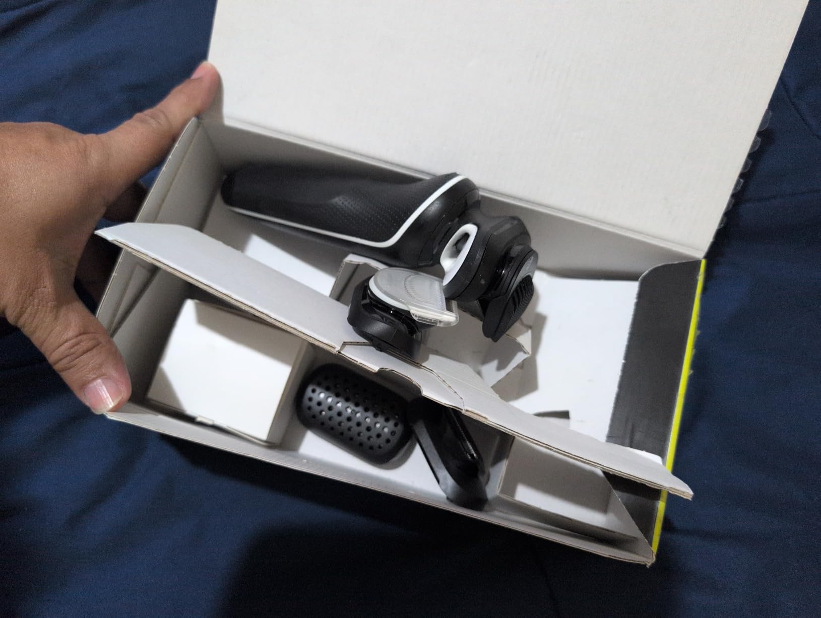 Braun Electric Shaver for Men, Series 5 5150cs, Wet & Dry Razor, Turbo Shaving Mode, Foil Shaver with Beard Trimmer, Body Groomer and Charging Stand customer photo 1