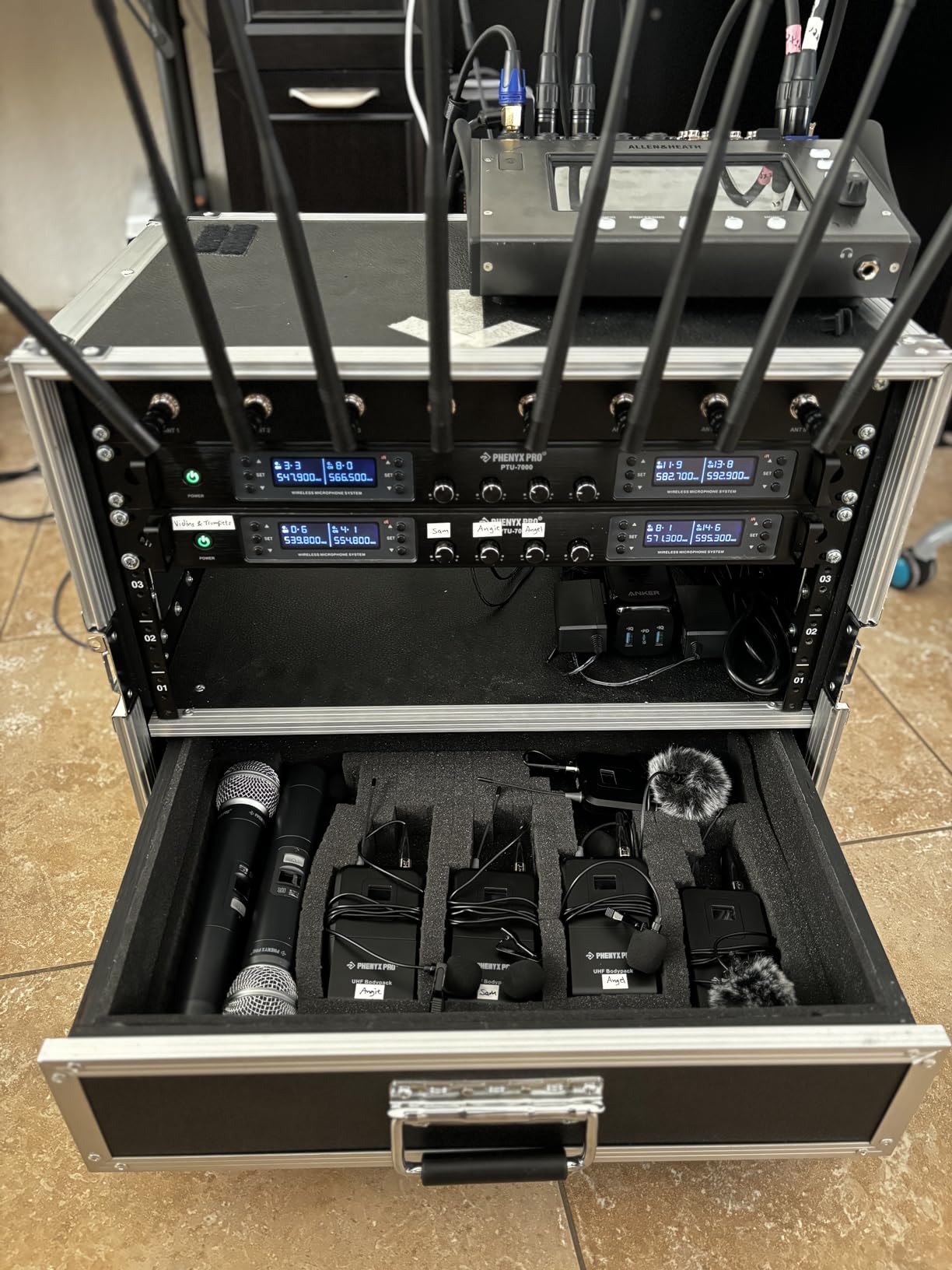 Phenyx Pro 4-Channel Wireless Microphone System w/Auto Scan, 4x40 UHF Frequencies, 2 Handheld Dynamic Mics, 2 Bodypacks & Headsets/Lapel Microphones (PTU-7000-2H2B) customer photo 1