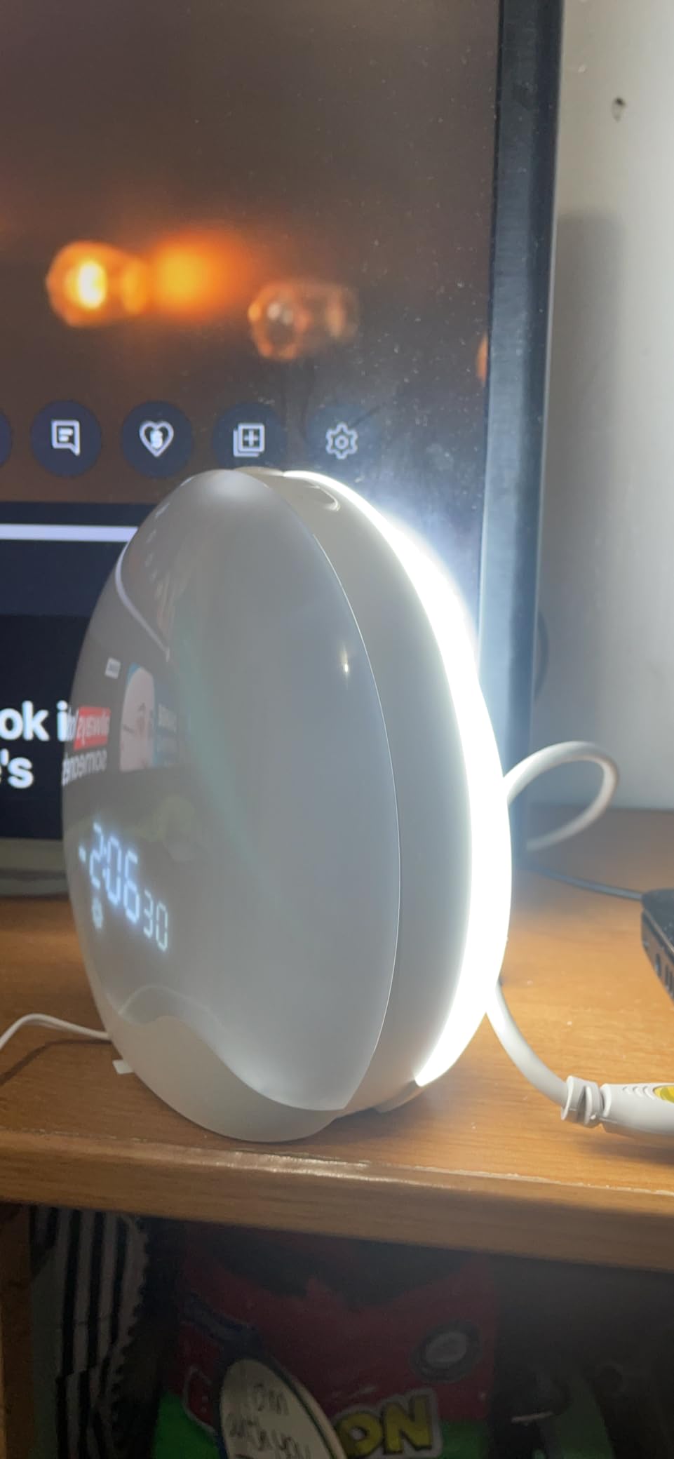 Wake Up Light, Sunrise Alarm Clock with 10,000 Lux Therapy Light, White Noise Sound Machine with Sleep Aid, 11 Atmosphere Lights, Dual Alarm & Snooze Function customer photo 2