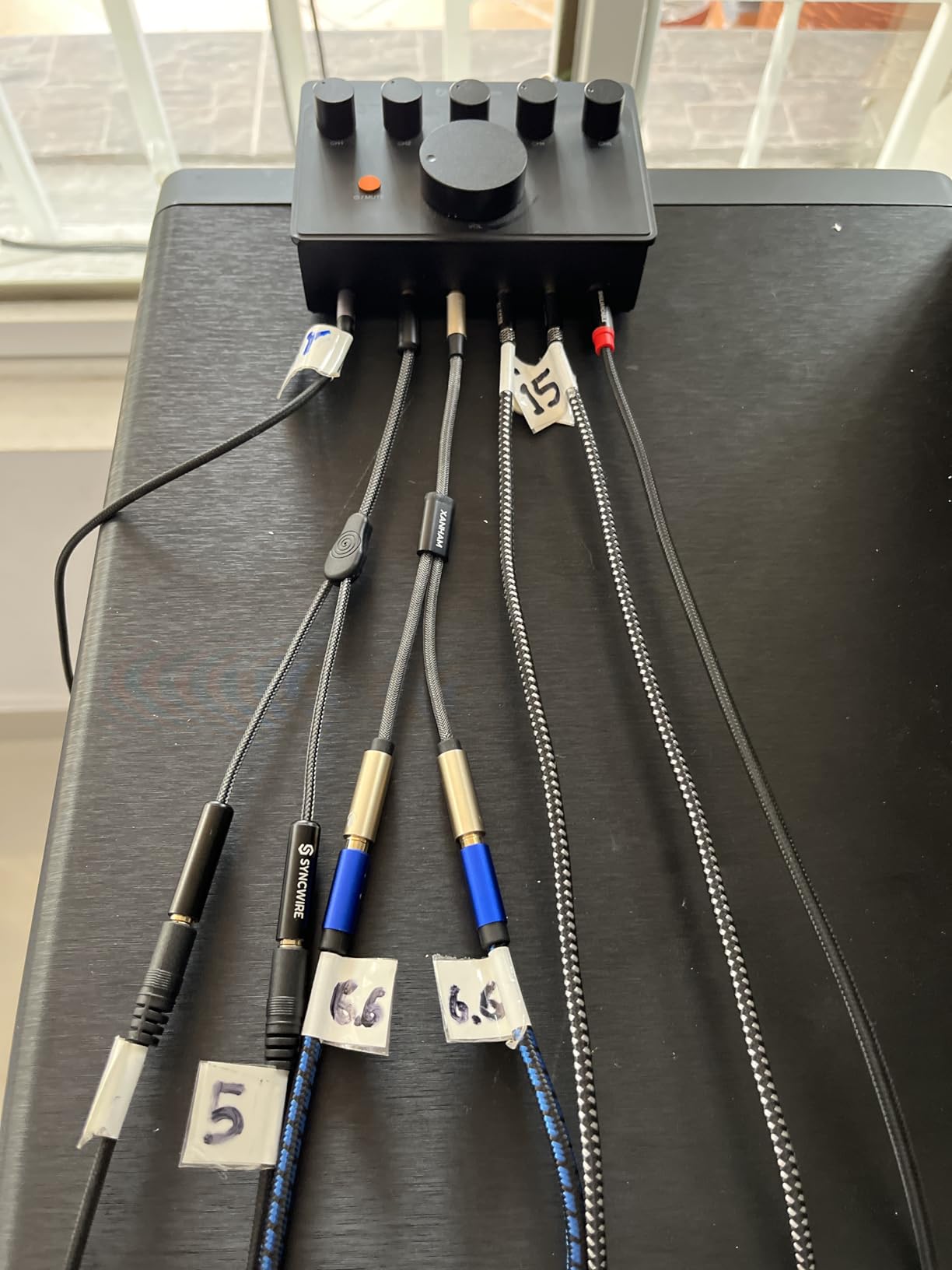 Fosi Audio PH05 5-Channel Headphone Splitter Amplifier, Mini Headphones Amp for Music Studio, Audio Sharing, Podcast Monitor, Supports 16-300 Ohm High Impedance IEM with 12V Power Adapter customer photo 1