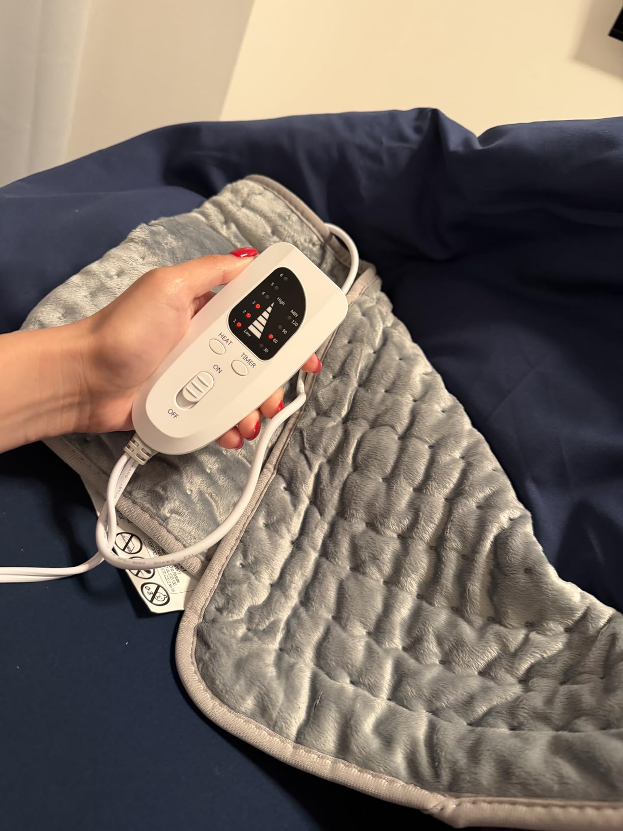 Deepsoon Heating Pad,Electric Heating Pads for Back,Neck,Abdomen,Moist Heating Pad for Shoulder,Knee,Arms,Legs,Dry/Moist Heat & Auto Shut Off,Christmas Gifts for Men and Women,Light Gray,24x12 Inch customer photo 2