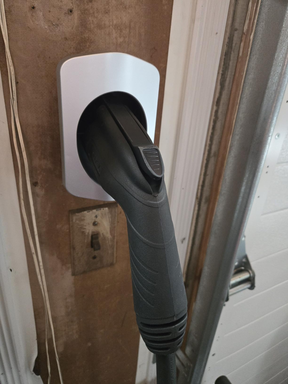 Autel Level 2 EV Charger 40 Amp Home Smart AI Electric Vehicle (EV) Charger, Wi-Fi and Bluetooth Enabled EVSE, in-Body Holster, 25-Foot Cable NEMA 14-50 Plug (Dark Gray) customer photo 2