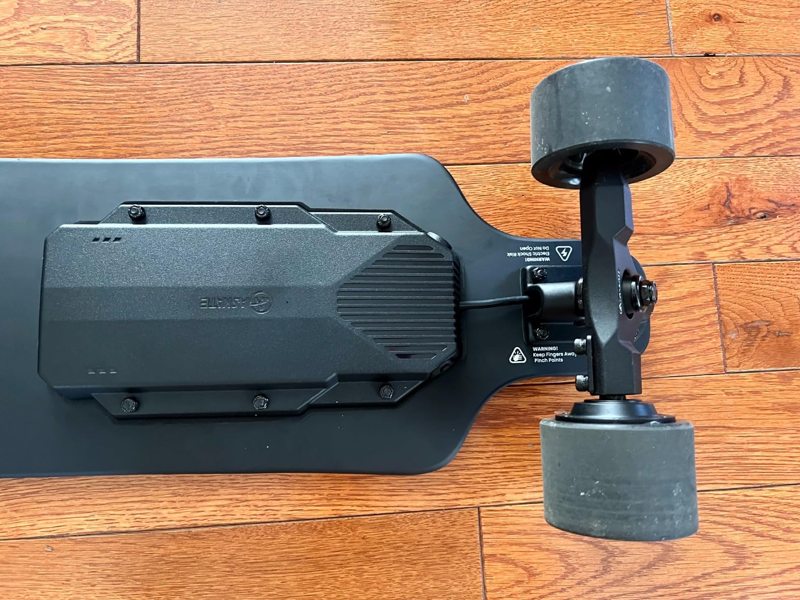 A1 Electric Skateboard with Remote, Range Up to 17 Miles/24, 8 Ply Canadian Maple, Smooth Breaking, Suitable for Younger Beginners customer photo 2
