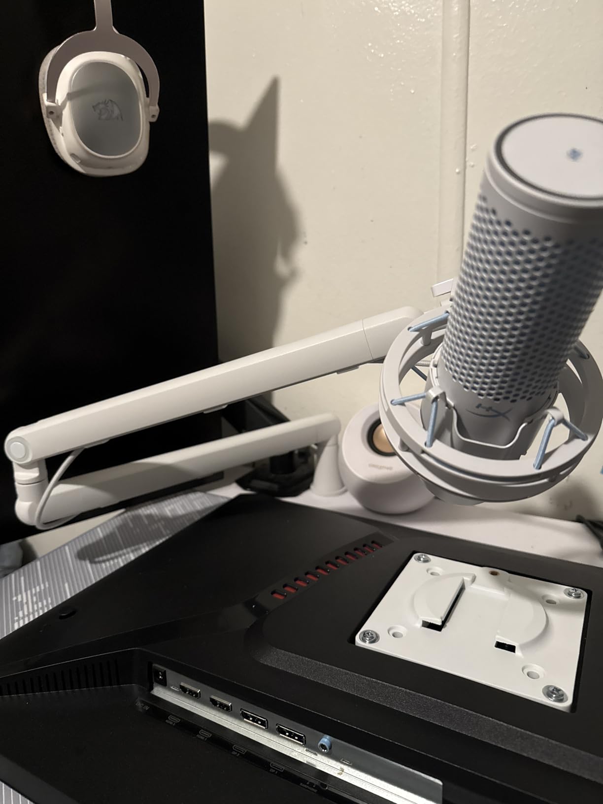 Microphone Arm,Aokeo AK-55 Desk Low Profile Adjustable Mic Boom Arm Stand,Suitable For Blue Yeti,Snowball iCE, HyperX QuadCast,SoloCast,Elgato Wave,Etc customer photo 1