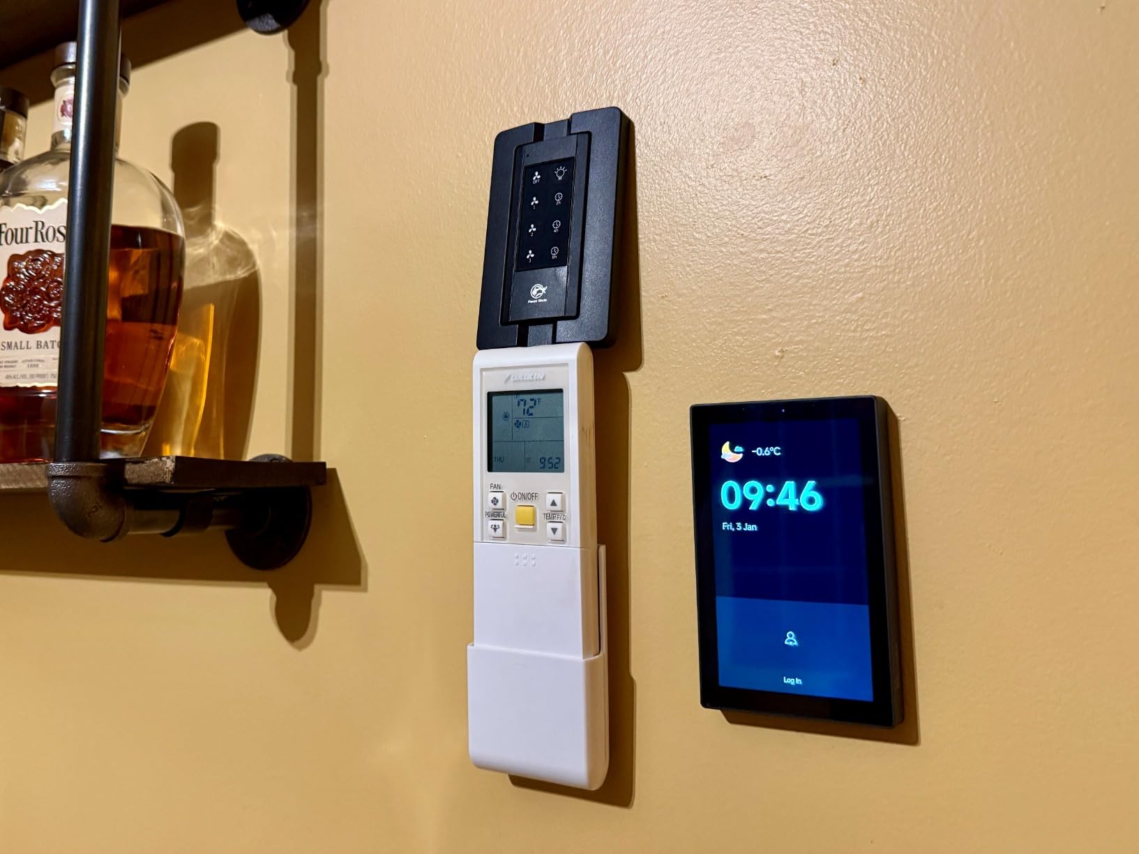 SONOFF NSPanel Pro 120 Smart Home Control Panel, Integrate Zigbee Gateway with Home Security, 4.7-inch large display with Monitoring energy use, Viewing cameras, Thermostat, Browsing the web(Black) customer photo 1