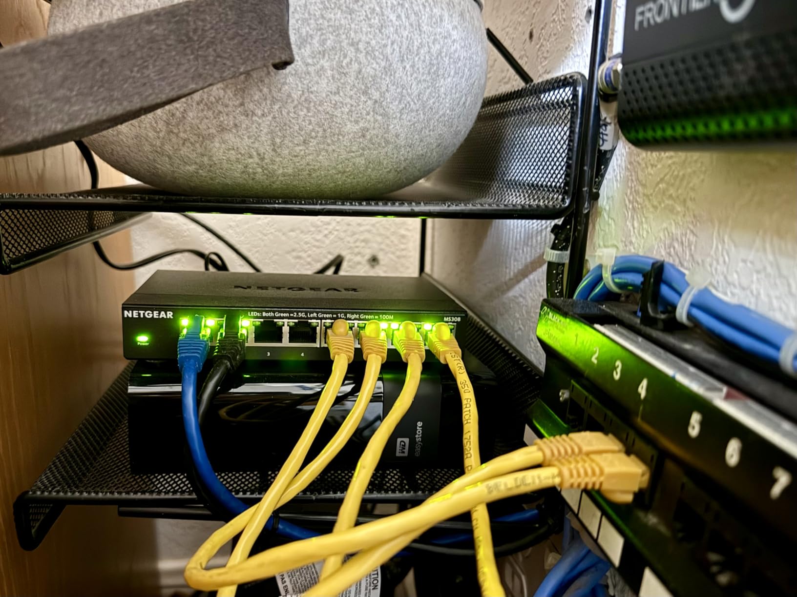 NETGEAR 5-Port 2.5G Multi-Gigabit Ethernet Easy Smart Managed Essentials Network Switch (MS305E) - with 5 x 2.5Gbps Ports, Desktop or Wall Mount, Metal Case customer photo 1