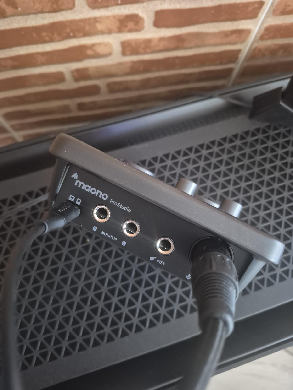 MAONO USB Audio Interface for PC: Interface with XLR Input 24-bit/192kHz Routing Software LOOPBACK ASIO Driver for Recording Music, Home-Studio, Guitar, Podcast, Streaming, DAW(PS22 Lite Black) customer photo 1