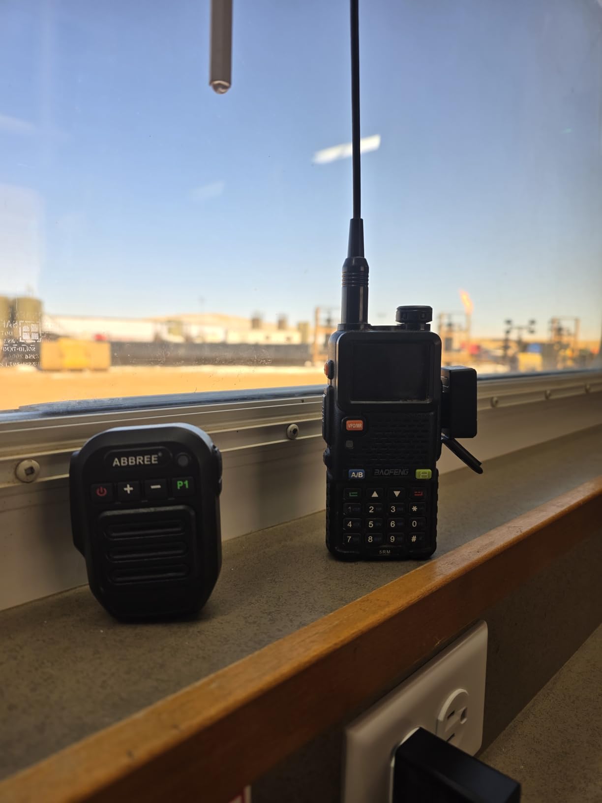 ABBREE Ham Radio Wireless Handheld Speaker Mic, 2 Pin Shoulder Microphone for Baofeng 5RM UV-5R, BF-F8HP PRO, AR-152, K5PLUS, GM-15Pro, UV-5G Plus UV-32 GM21 Walkie Talkie Accessories customer photo 2
