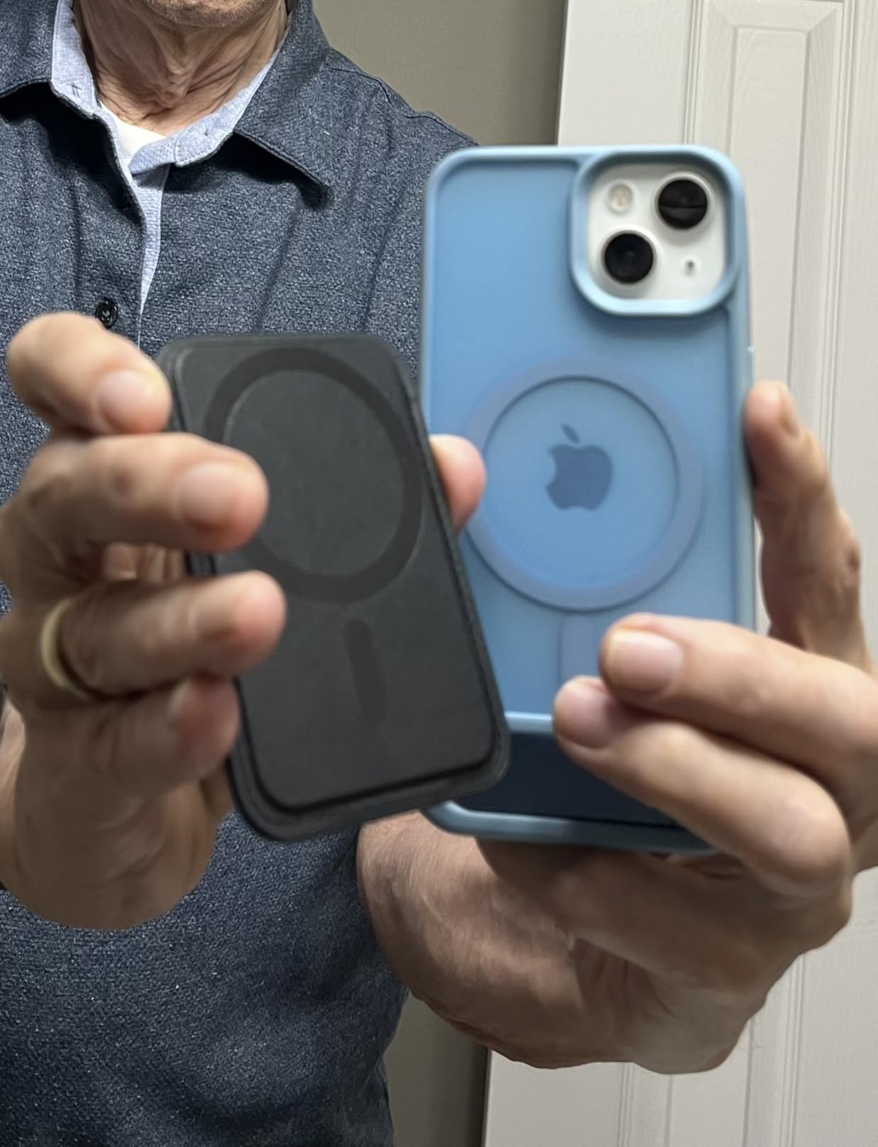 ESR for MagSafe Wallet, 5 Card Holder with RFID Blocking, MagSafe Sticker Included customer photo 1