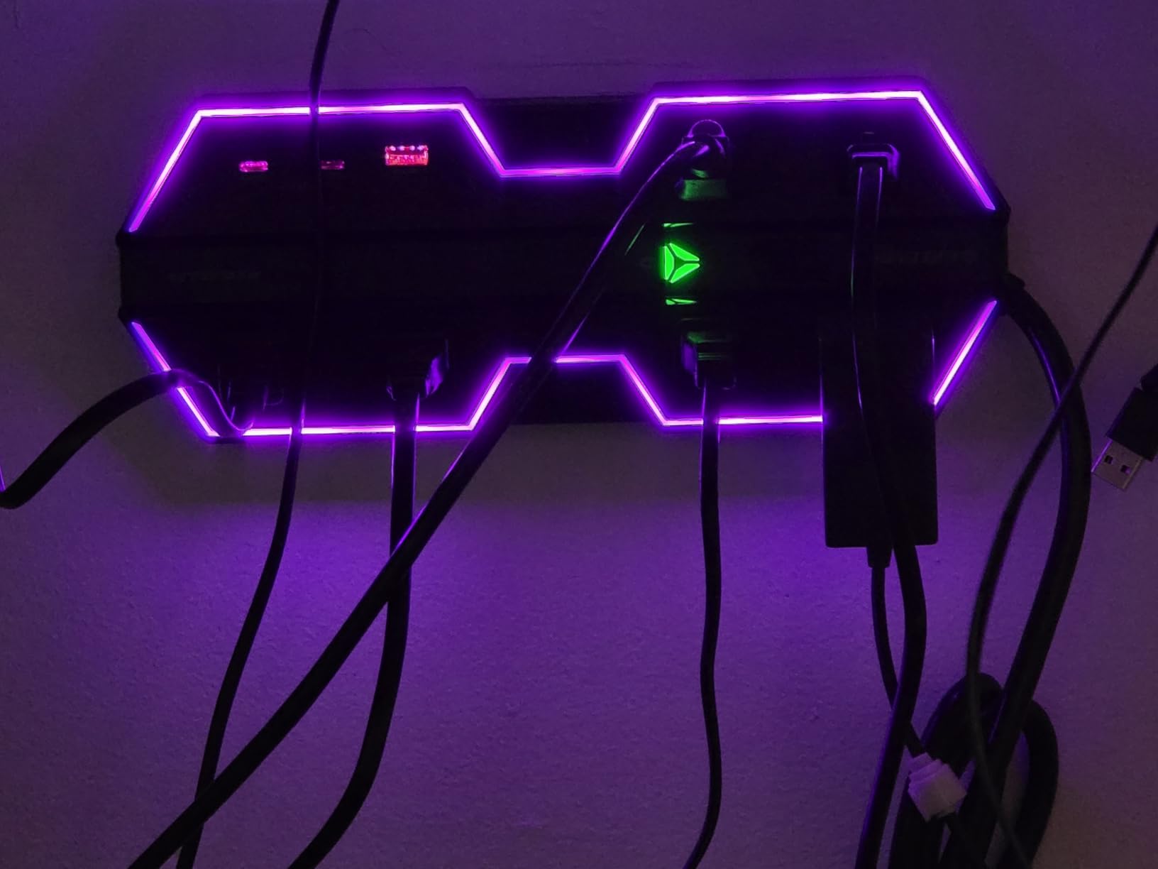 4000J Surge Protector Power Strip with USB Ports, 6 Outlet Power Strip with RGB Lights and PD 20W Fast Charging, Wide-Spaced Outlet Perfect for e-Sports, Game PC, Home and Offices customer photo 1