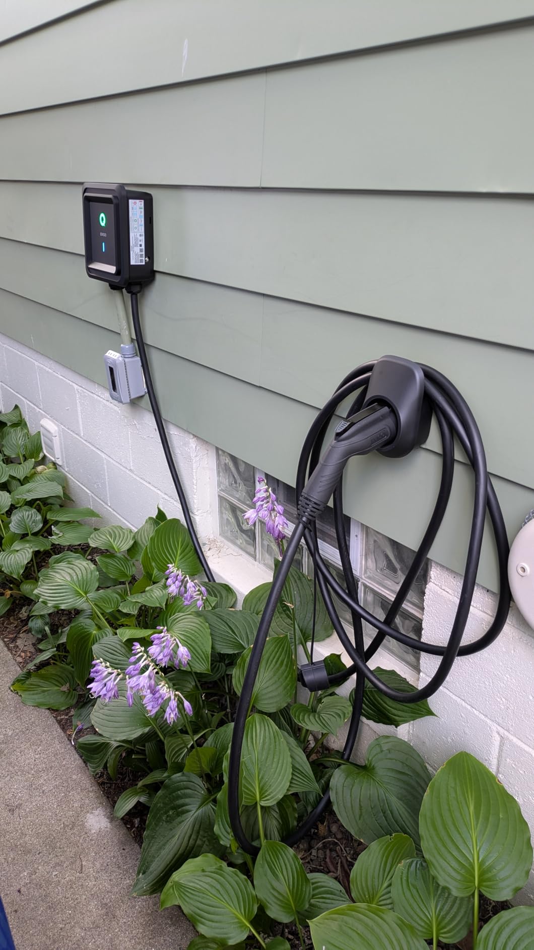 EVIQO Level 2 EV Charger, 40 Amp, J1772 for Non-Tesla EVs, 25ft Cable, WiFi Smart App, Weatherproof Indoor/Outdoor, UL & ETL Certified, NEMA 14-50 Plug-in 240V, 9.6kW customer photo 1
