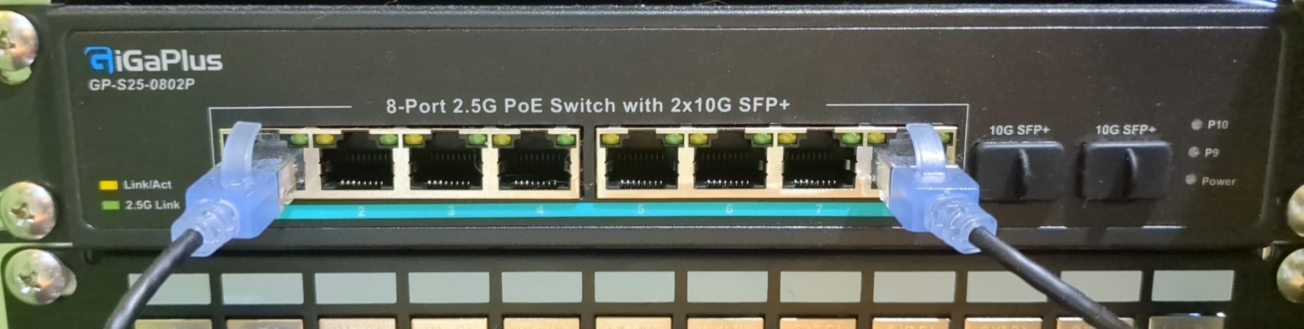 10 Port 2.5Gb Unmanaged PoE Switch with 8x2.5G Base-T PoE Ports, 2x10G SFP+ Uplink, 802.3af/at customer photo 1
