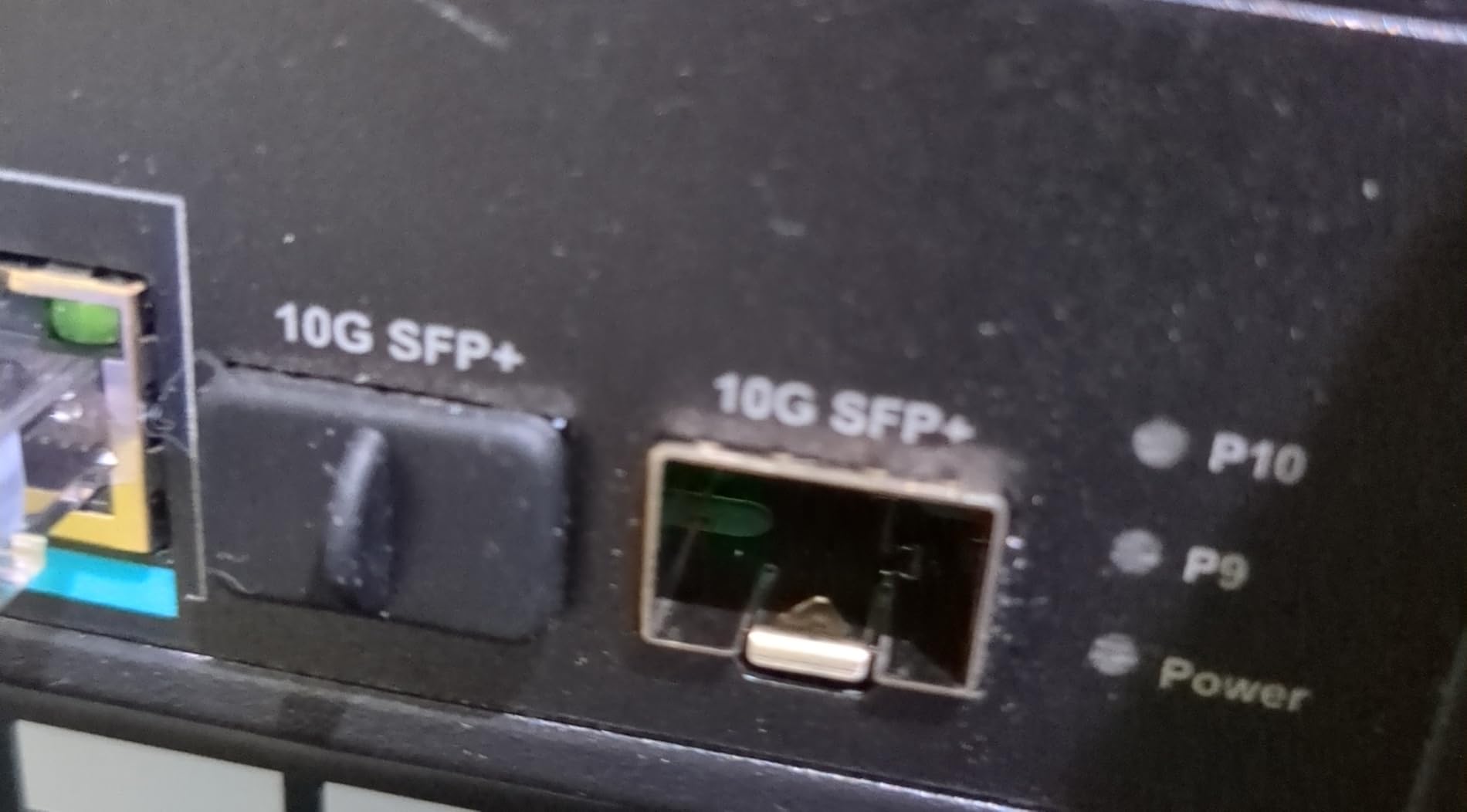 10 Port 2.5Gb Unmanaged PoE Switch with 8x2.5G Base-T PoE Ports, 2x10G SFP+ Uplink, 802.3af/at customer photo 2