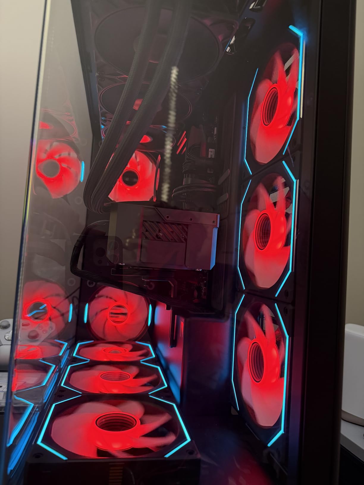 HAVN HS 420 Dual-Chamber Mid Tower PC Case ATX Black - Hybrid Design, 11x 140mm Fan Slots & 3X 420mm Radiator Support, SimpliCable Cable Management, Tempered Glass, PWM Fan Hub customer photo 2