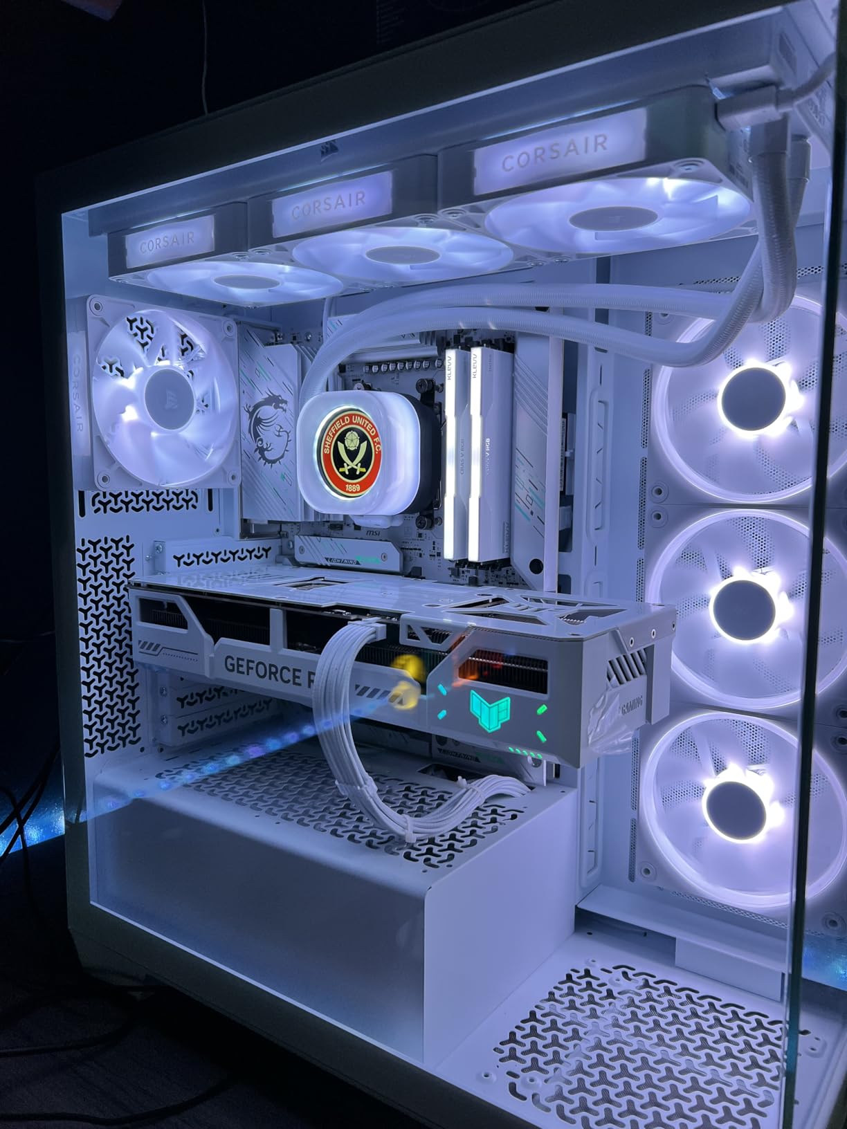 CORSAIR Titan 360 RX LCD Liquid CPU Cooler, 360mm AIO, Low-Noise FlowDrive Cooling Engine, Intel LGA 1851/1700 & AMD AM5/AM4, 3X RX120 RGB Fans, System Hub Included, Black customer photo 1