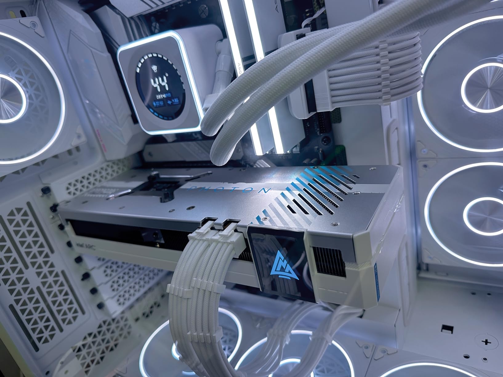 WEELIAO GUNNIR Intel Arc A770 Photon 16GB OC White Graphics Card customer photo 1