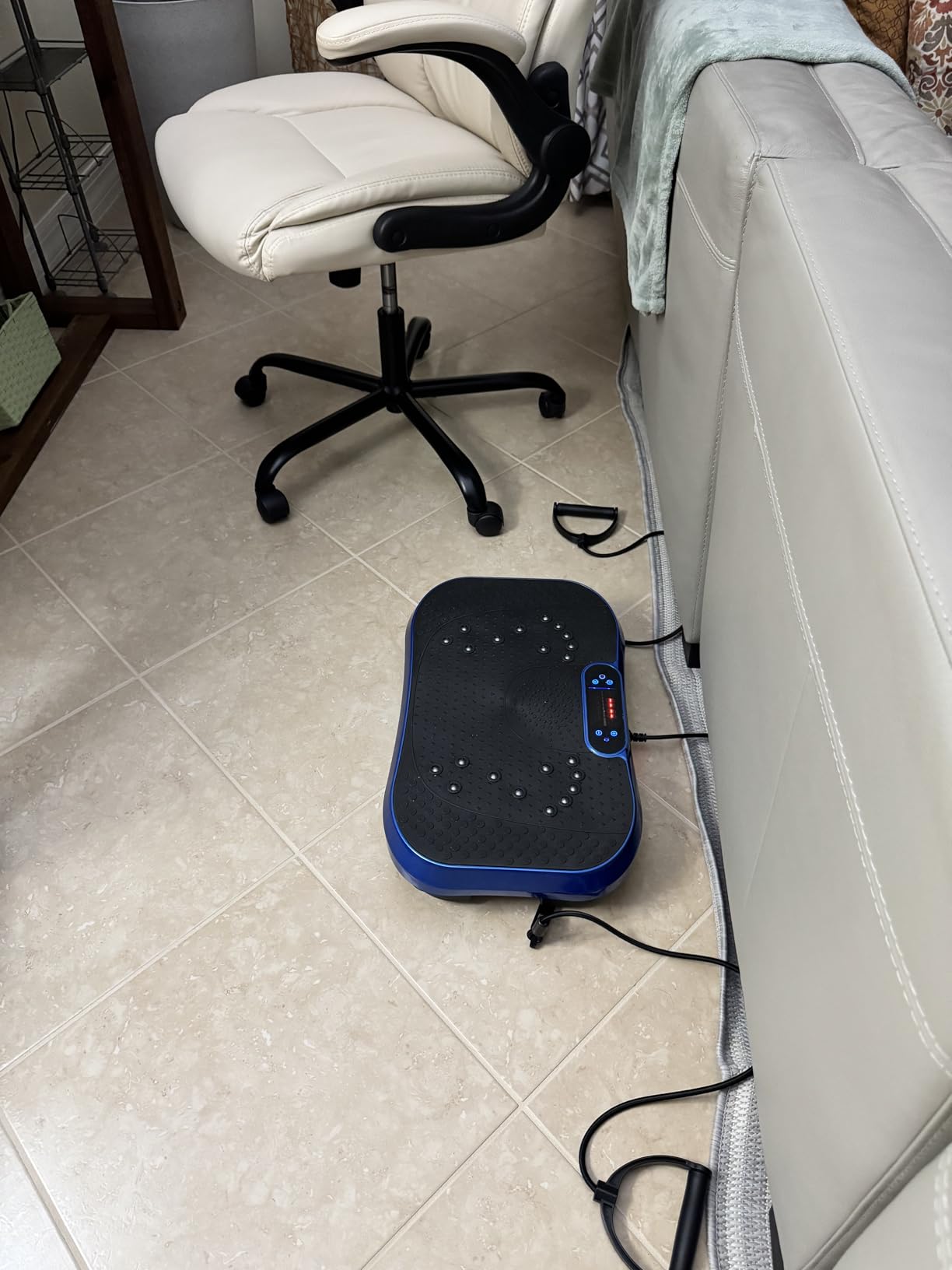 SoftGym Vibration Plate Exercise Machine for Lymphatic Drainage,Power Vibrate Stand Shake Board 450 Lbs Capacity Whole Body Workout Waver with Fitness Resistance Bands Weight Loss Gifts for Women Men customer photo 1