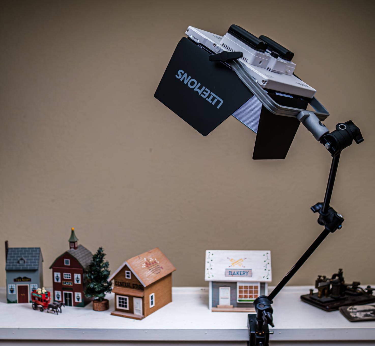 Godox LP400Bi Bicolor LED Video Light with Barndoor, 36W 2800K-6500K 6250Lux LED Panel Light with 11 FX Effects APP Control CRI/TLCI 96+ Dimmable 0-100% Studio Soft Light for Videography customer photo 2