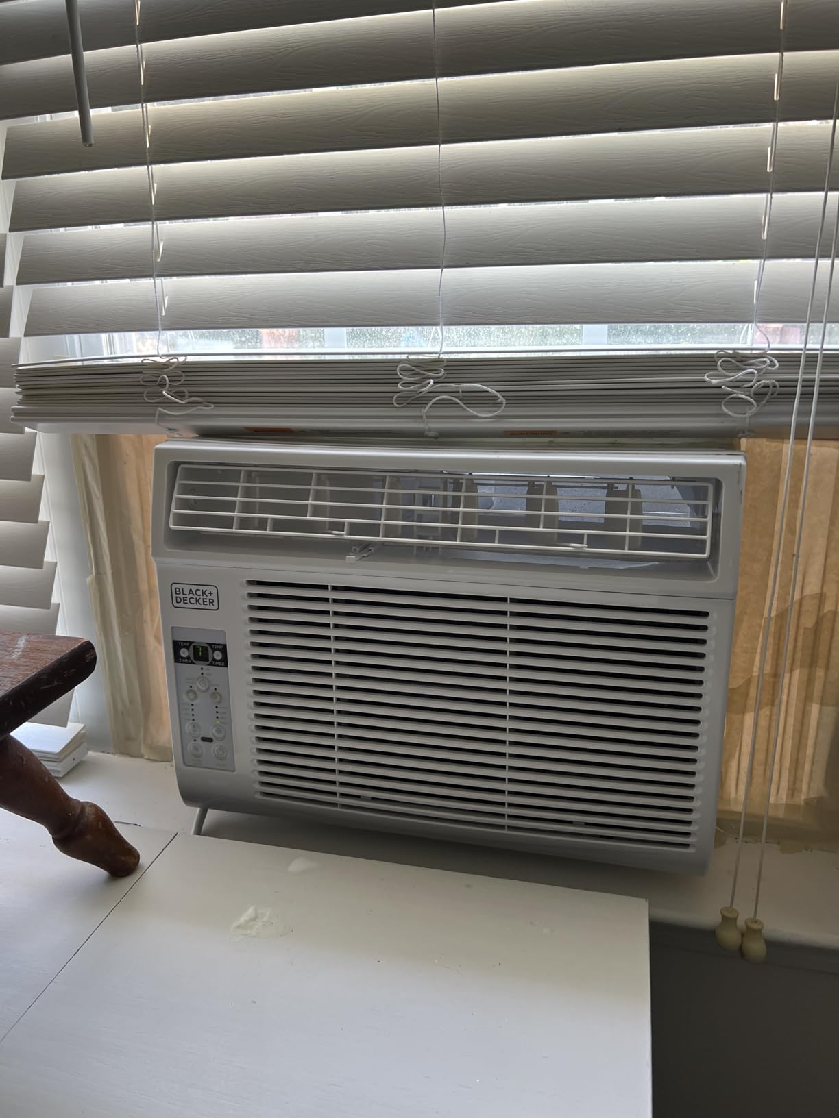 BLACK+DECKER Window or Through The Wall Air Conditioner 18000 BTU, AC Window Unit Cools Up to 1000 Square Feet, Window AC Unit with Remote Control, 3 Cooling Speeds and Fan Only, BD18WT6, White customer photo 1