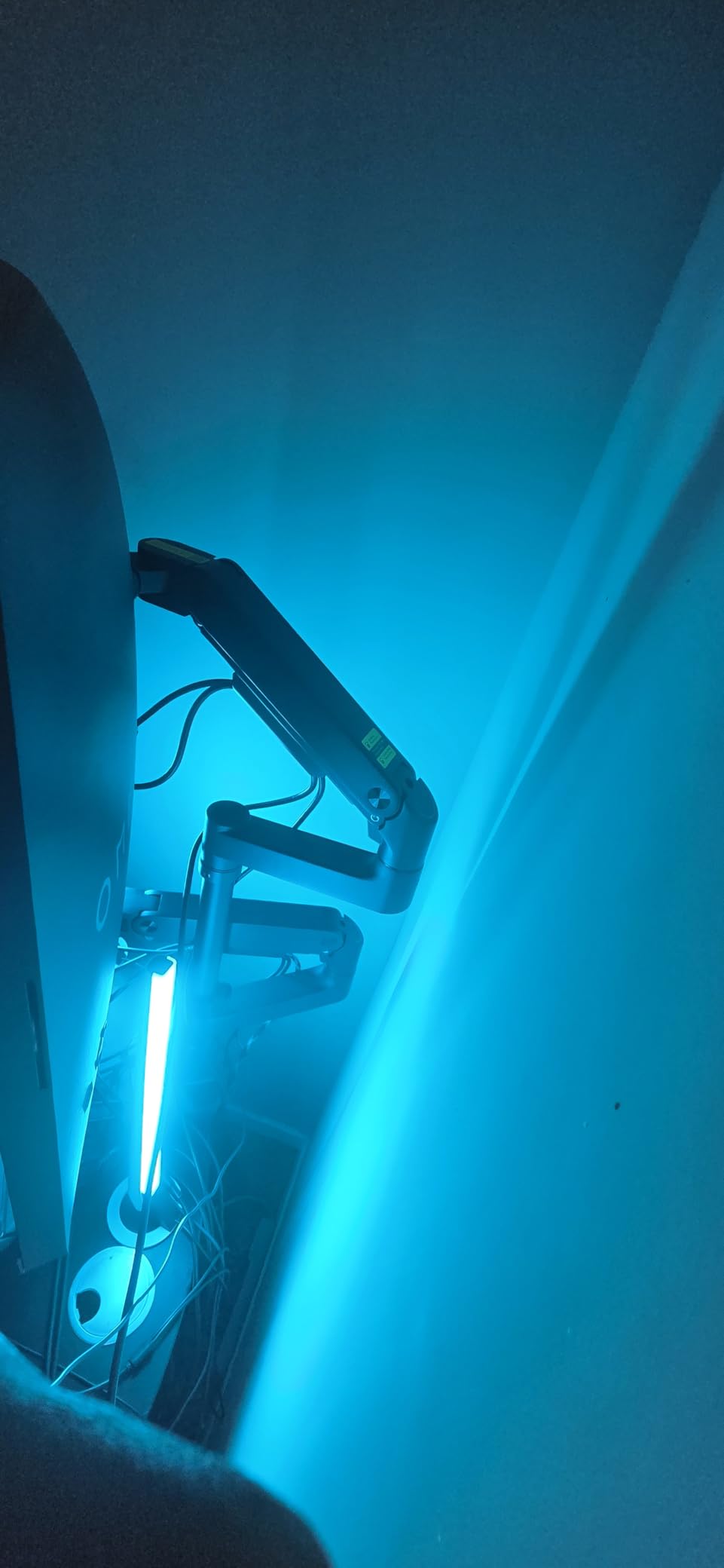 ARES WING Dual Monitor Arm Desk Mount for 17-49 Inch Ultrawide Monitors, Heavy Duty Dual Monitor Mount Holds 44 lbs, Full Motion Gas Spring Vertical Stacked Monitor Mount, 75/100 VESA Mount, Black customer photo 2