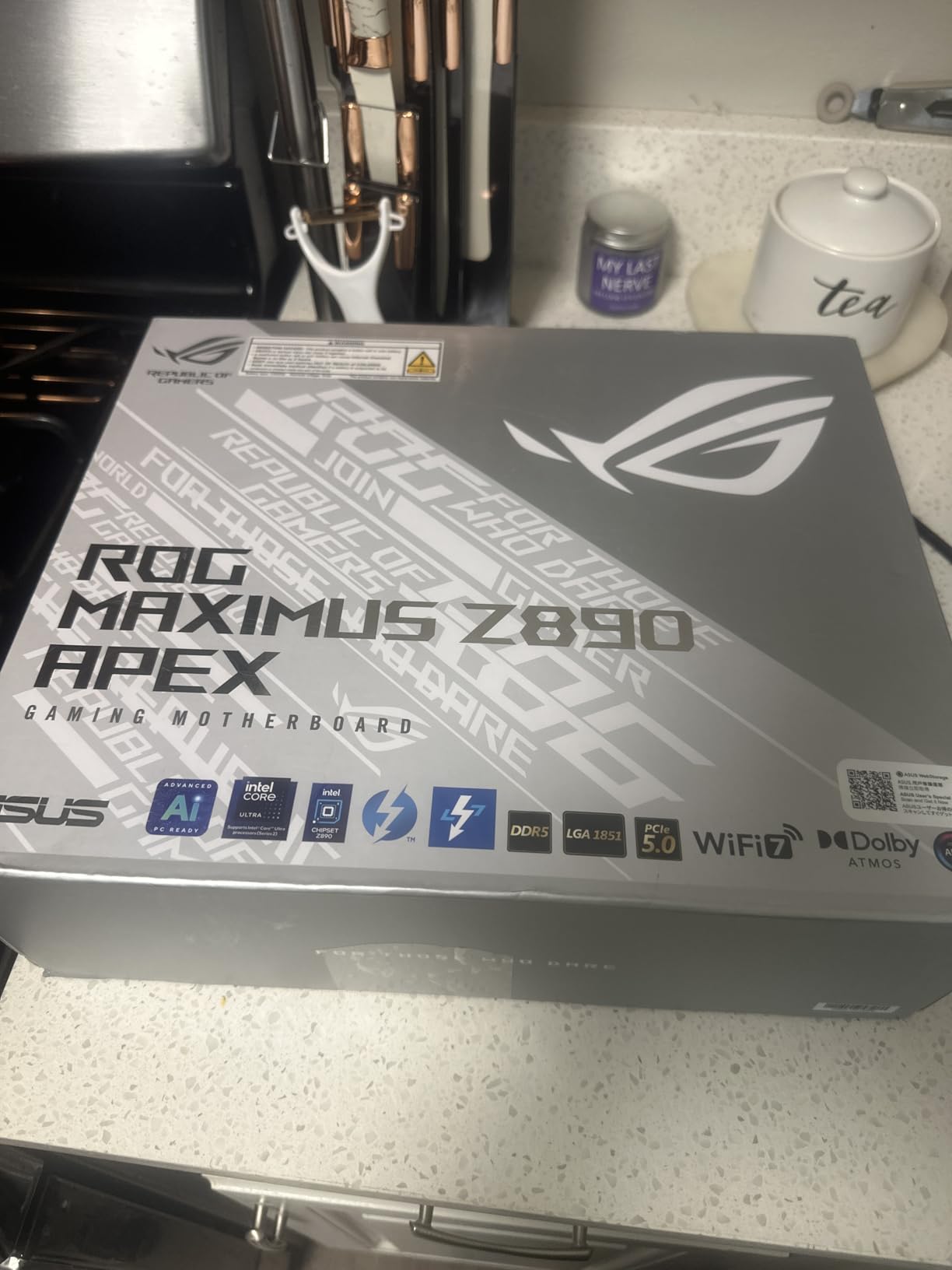 ASUS ROG MAXIMUS Z890 APEX Intel Z890 LGA 1851 ATX motherboard, Advanced AI PC-ready, 22+2+1+2 stages, DDR5, WiFi 7, 5G LAN, 3x PCIe 5.0 M.2, Thunderbolt 4, USB Type-C, AI OC, Cooling & Networking customer photo 2