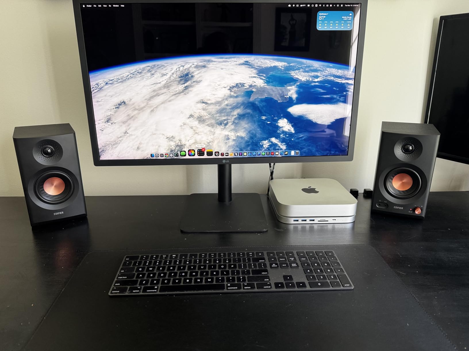 Edifier MR3 Powered Studio Monitor Speakers, Hi-Res Audio Certified Bluetooth V5.4 Active Bookshelf Loudspeakers, 2.0 Computer Speaker with Headphone Output RCA AUX Balanced TRS Input (Pair) customer photo 2