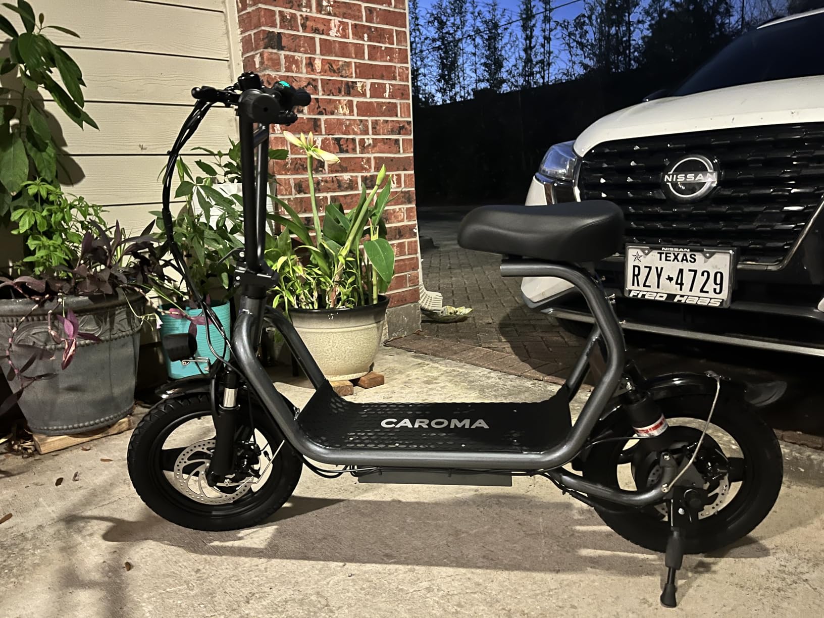 Caroma Electric Scooter for Adults with Seat, 800/1200W Motor, Max 30Miles Ranges&20Mph, 14