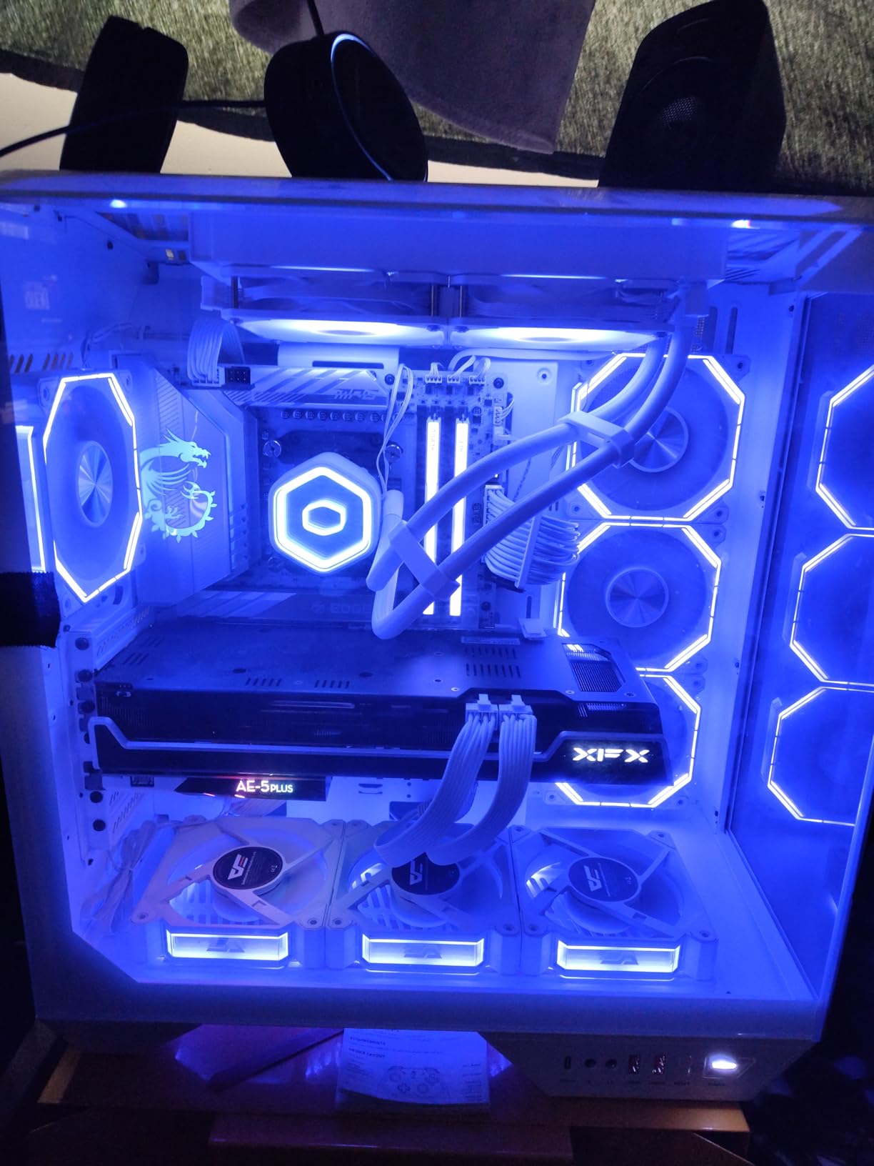 darkFlash DY470 Full-Tower Dual-Chamber Panoramic Glass Case - White customer photo 1