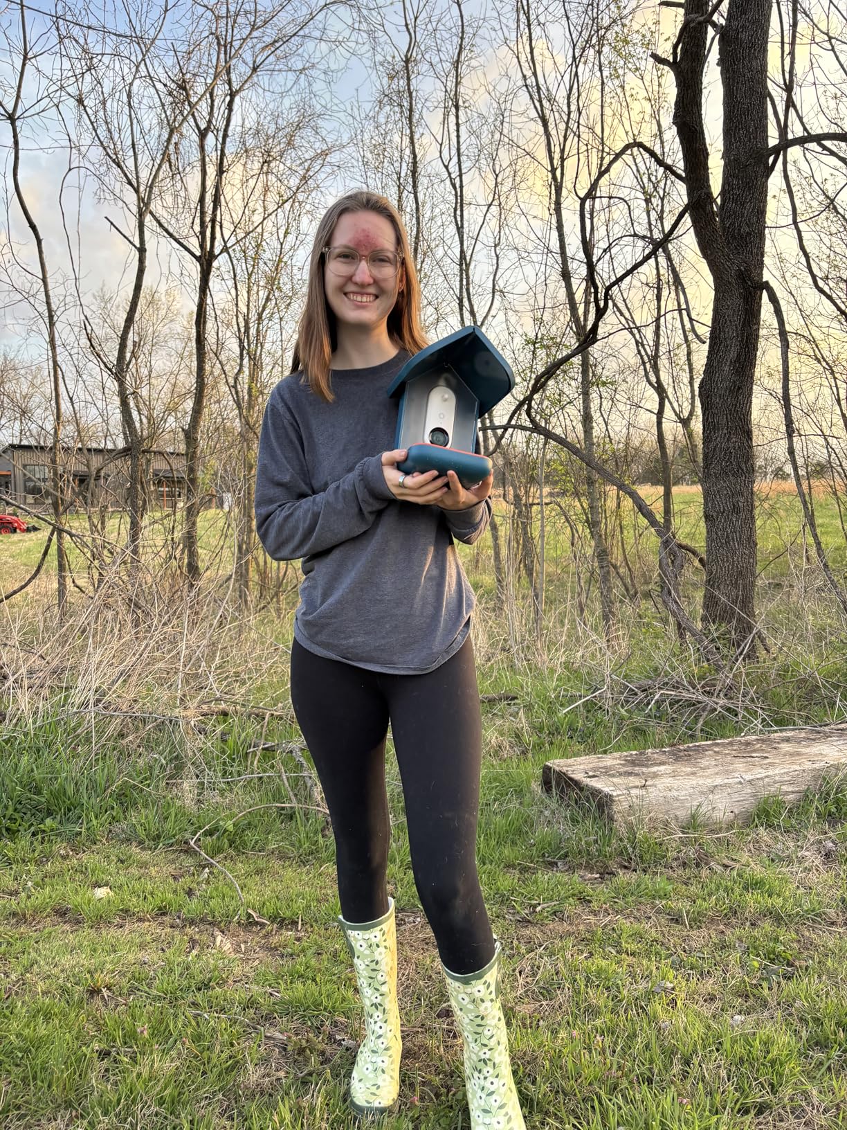 Birdbuddy PRO Solar Smart Bird Feeder with Camera - AI Bird Species Identification, 5MP Photos, 2K HD Video Live Stream Camera, Slow-Motion Video customer photo 1