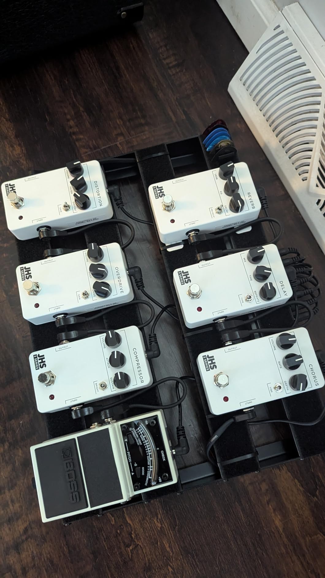 STRICH Guitar Pedal Board with Built-in Power Supply, Pedal Board 15 x 11 Inch 2.17LB Lightweight Aluminum Alloy, PedalBoard with Pedal Cables, Bag, Hook Loop Strips PB-S15 customer photo 2