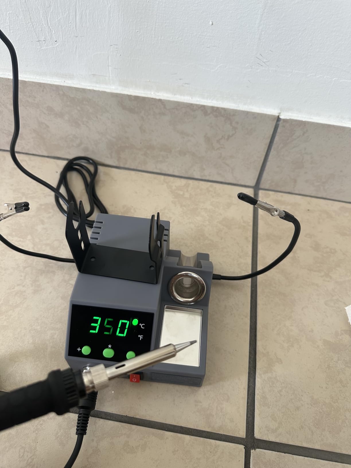Soldering Station, 100W Digital Display Soldering Iron Station Kit with 2 Helping Hands, 356°F - 896°F, Auto Sleep, °C/°F Conversion, Solder Wire, Tips, Stand, Pump, Tweezers, Tip Cleaner, Green customer photo 2