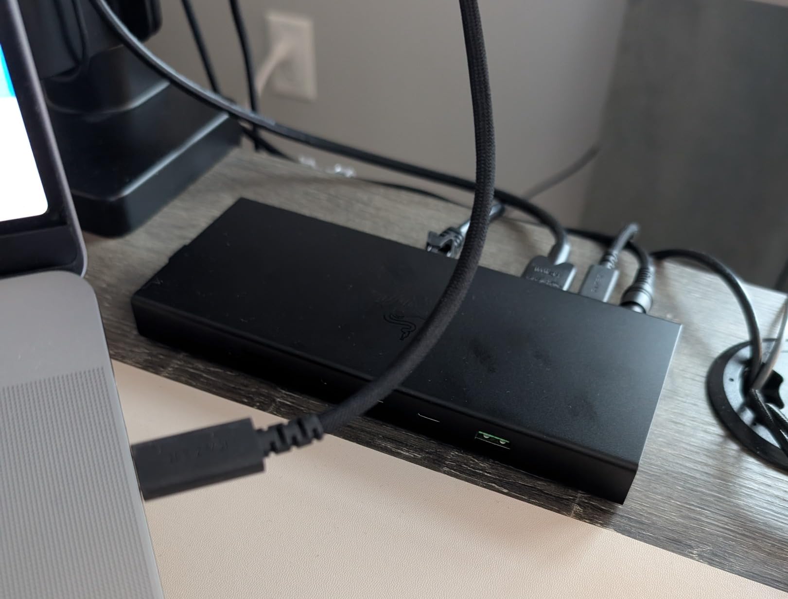 Razer USB 4 Dock: 14 Ports (Type C, Type A, HDMI, DP, Ethernet, SD, 3.5mm) - Dual Monitor Up to 4K 120 Hz - Laptop & Phone Fast Charge - Durable Lightweight Casing - Windows & Mac Compatible - Black customer photo 1