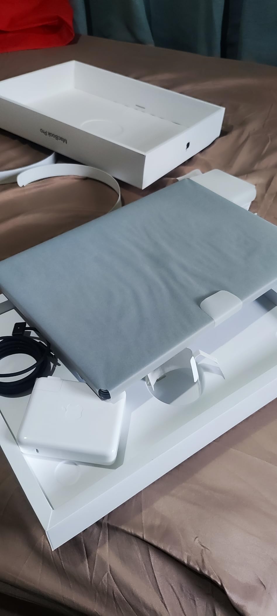 Apple 2024 MacBook Pro Laptop with M4 Max, 16-core CPU, 40-core GPU: Built for Apple Intelligence, 16.2-inch Liquid Retina XDR Display, 48GB Unified Memory, 1TB SSD Storage; Silver customer photo 1