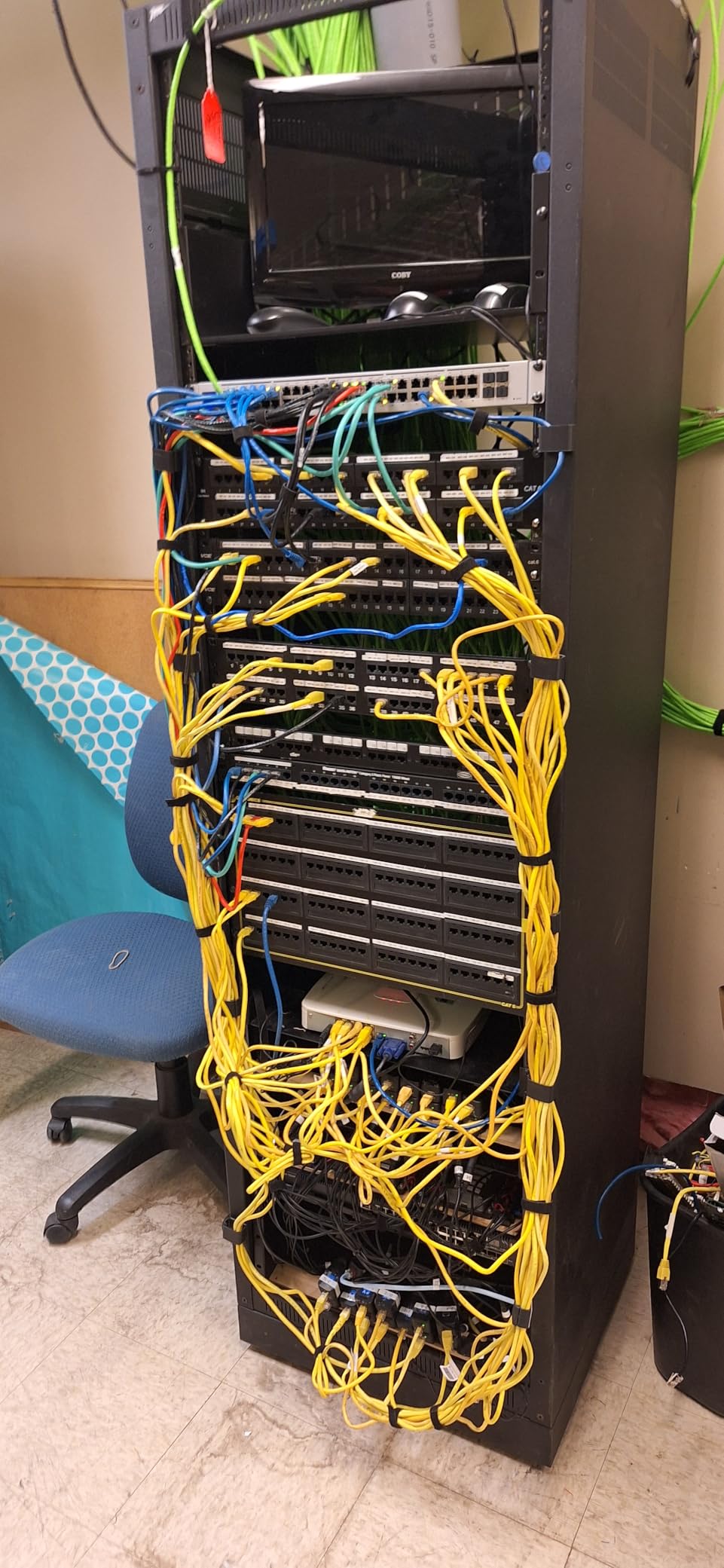 Yecaye 62.8in(4x15.7in) Cable Raceway, Large Under Desk Cable Management for Server Rack Wire Raceway, Wire Management Tray, Cord Organizer for Gaming Desk, Black customer photo 1