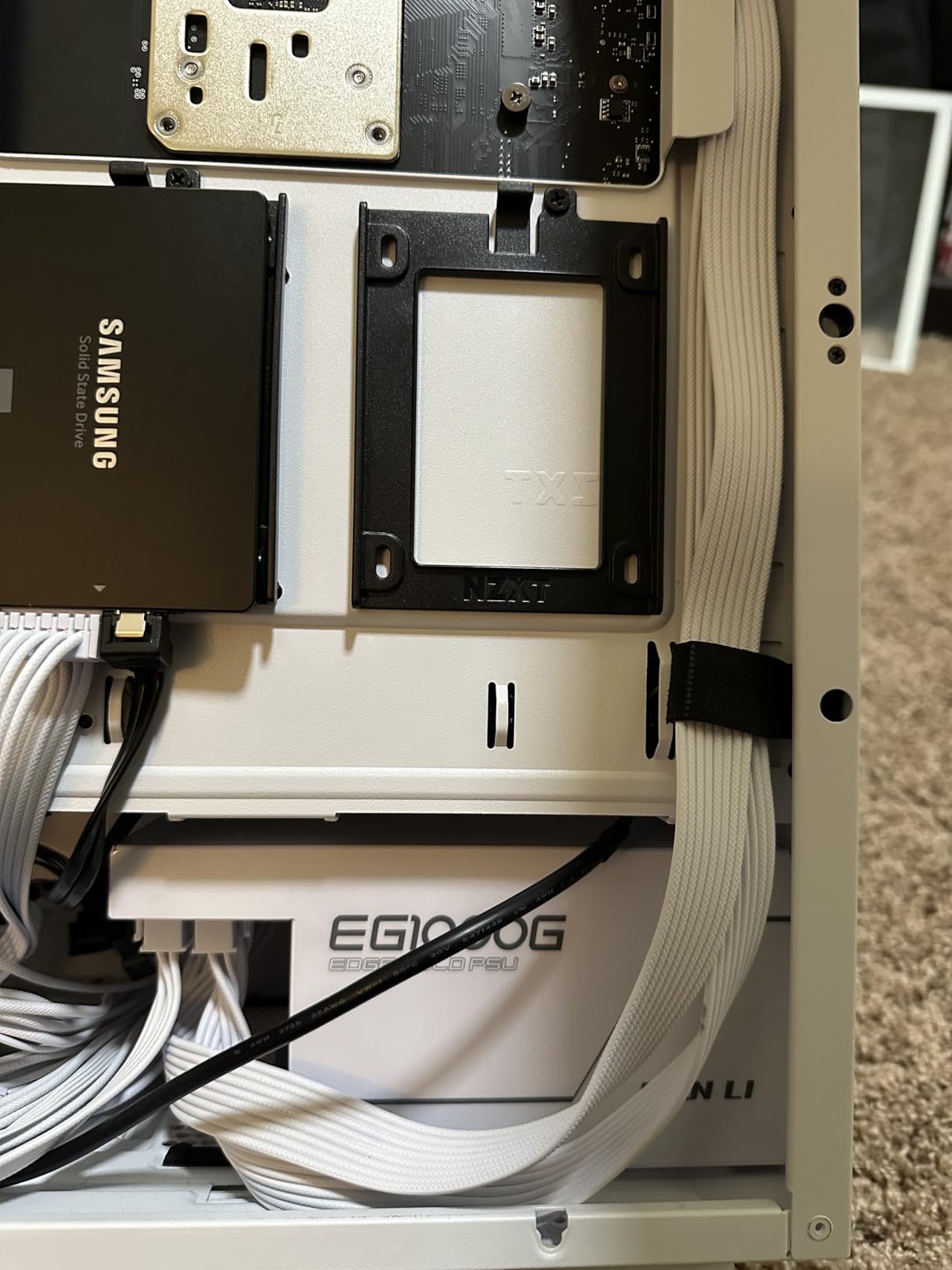Lian Li EDGE1200W Fully Modular Low-Noise ATX Power Supply - ATX 3.1 & PCIE 5.1 Compliant - Cybenetics Gold Efficiency - 12V-2x6 Cable - L-Shape Design - with USB/Fan Hub - White customer photo 1