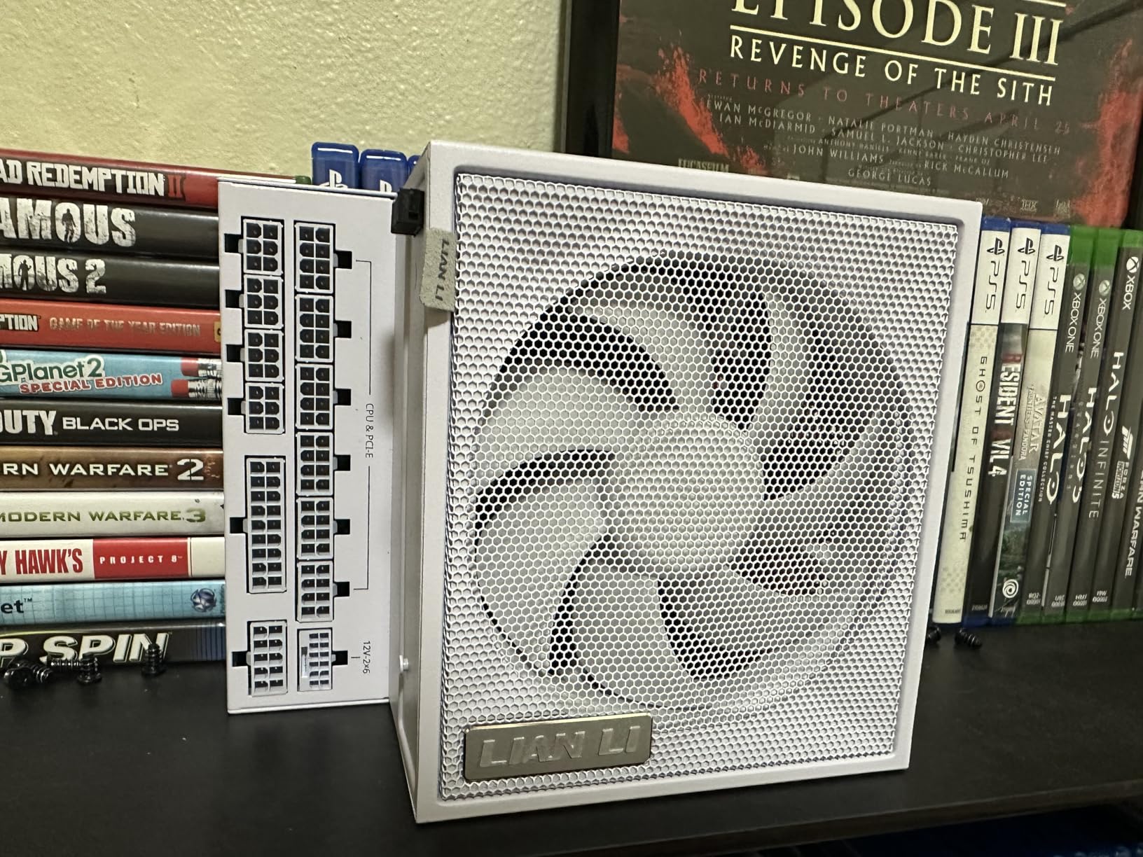 Lian Li EDGE1200W Fully Modular Low-Noise ATX Power Supply - ATX 3.1 & PCIE 5.1 Compliant - Cybenetics Gold Efficiency - 12V-2x6 Cable - L-Shape Design - with USB/Fan Hub - White customer photo 2