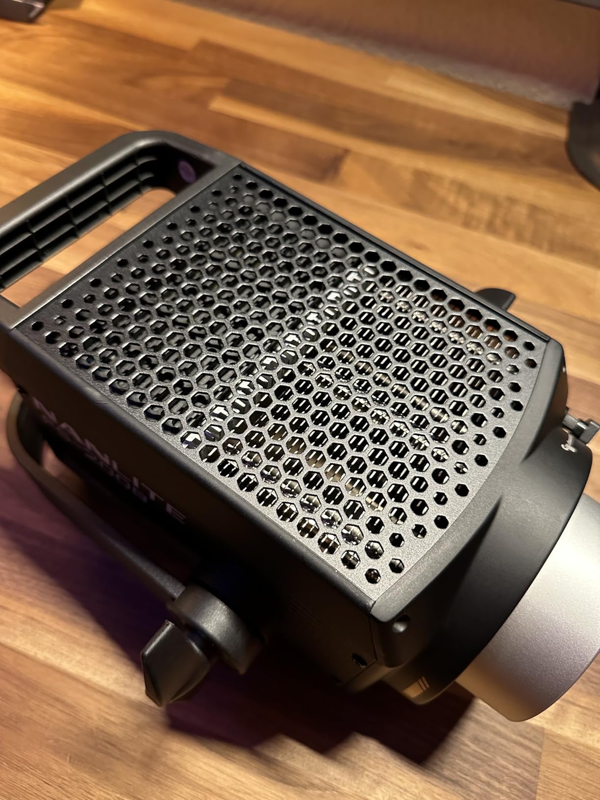 Nanlite FS-200B 220W Bi-Color LED Video Light 2700K-6500K Continuous Studio Light with Bowens Mount customer photo 1