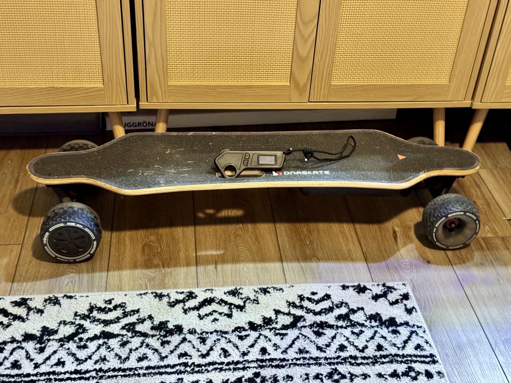 V20 Electric Skateboard with Remote, 28 Mph Top Speed, 22 Miles Range, 1000W Hub-Motor, Longboard Skateboard for Adults & Teens customer photo 1