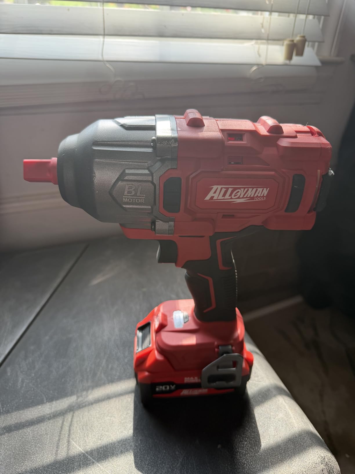 Alloyman Cordless Impact Wrench, 1475Ft-lbs (2000N.m) 1/2 High Torque Brushless Impact Gun, 20V Power Impact Driver, 4000mAh Battery,3 Sockets, Brushless Motor Variable Speeds for Car/Truck RV/Mower customer photo 2