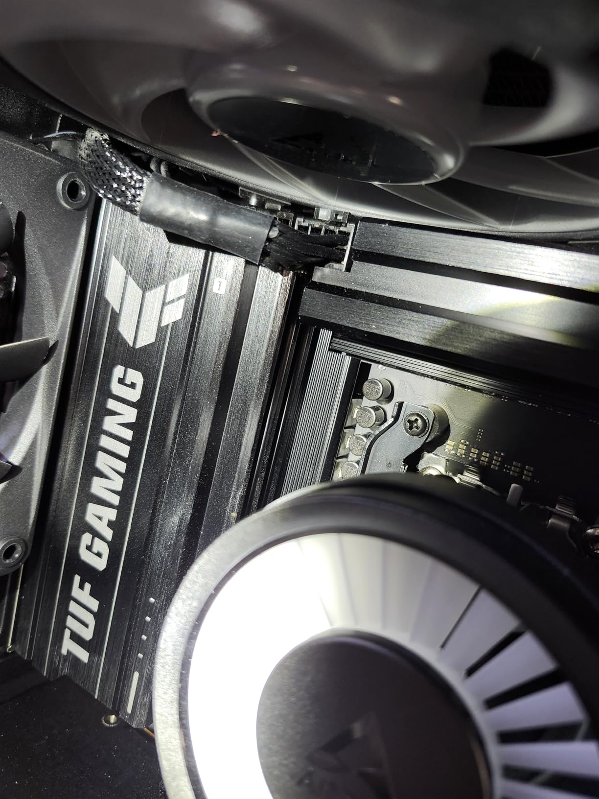 ASUS TUF Gaming B850-PLUS WiFi AMD AM5 B850 ATX Motherboard, 14+2+1 80A Stages, AI Ready, DDR5, PCIe 5.0, 3X M.2, Wi-Fi 7, 2.5Gb LAN, DisplayPort, HDMI, USB 10Gbps & 20Gbps Type-C, BIOS Flashback customer photo 2