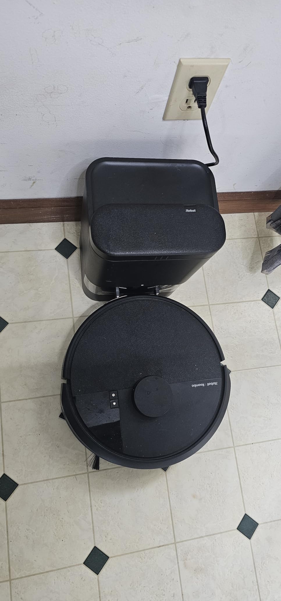 iRobot Roomba 104 2in1 Vacuum & Mop Robot - Self-Empties for 75 Days, Intense Power-Lifting Suction, Vacuums All Floors, Ideal for Pet Hair, LiDAR Smart Navigation Mapping, Mops Hard Floors customer photo 1