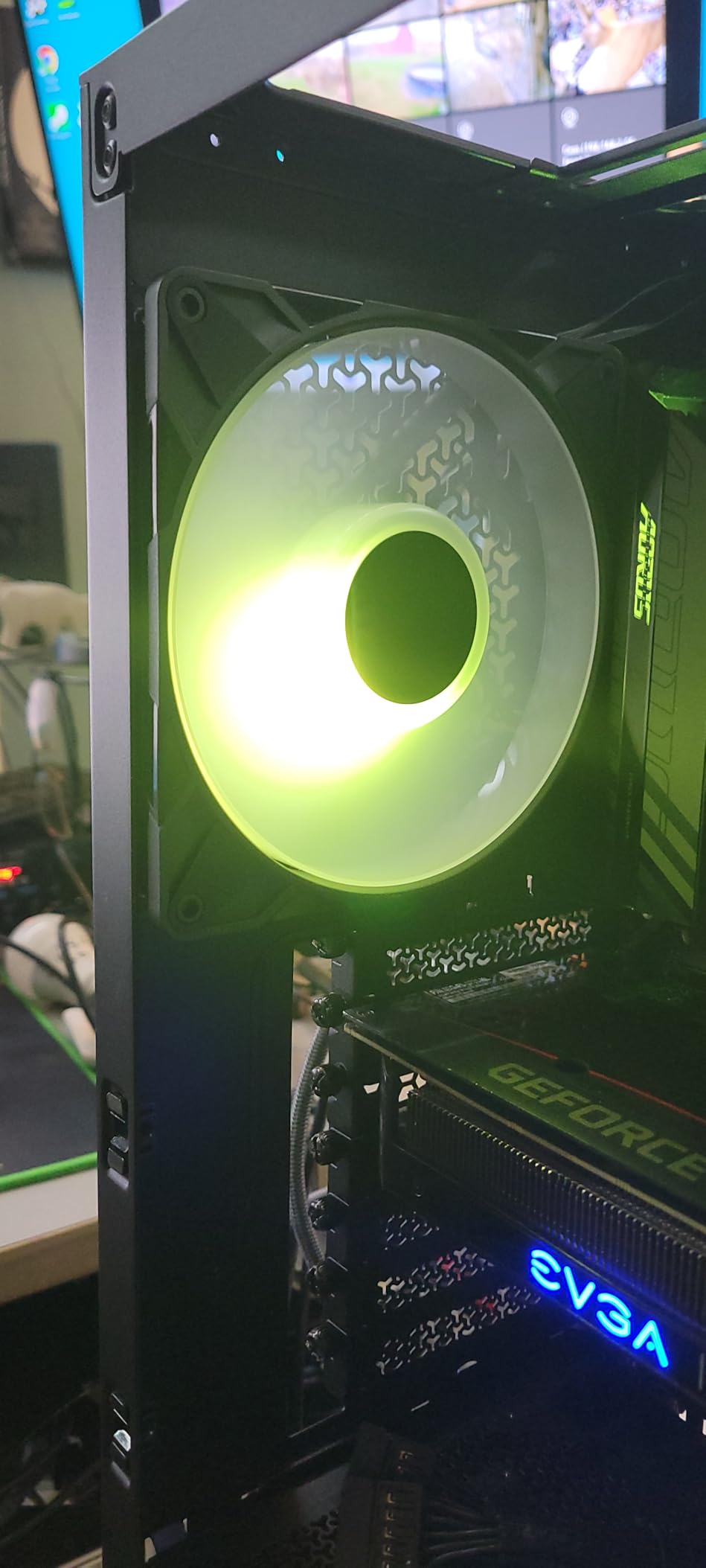 ARCTIC P14 Pro A-RGB - 3 Pack - Powerful Premium Fan, 140 mm PWM Fan with Y-Cable Splitter, 400-2500 RPM, 0 RPM <5% PWM customer photo 1